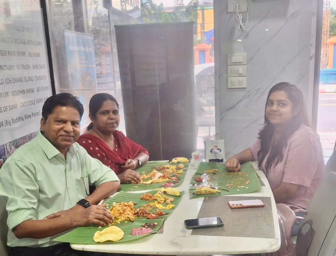 Family Banana Leaf Traditional Meal